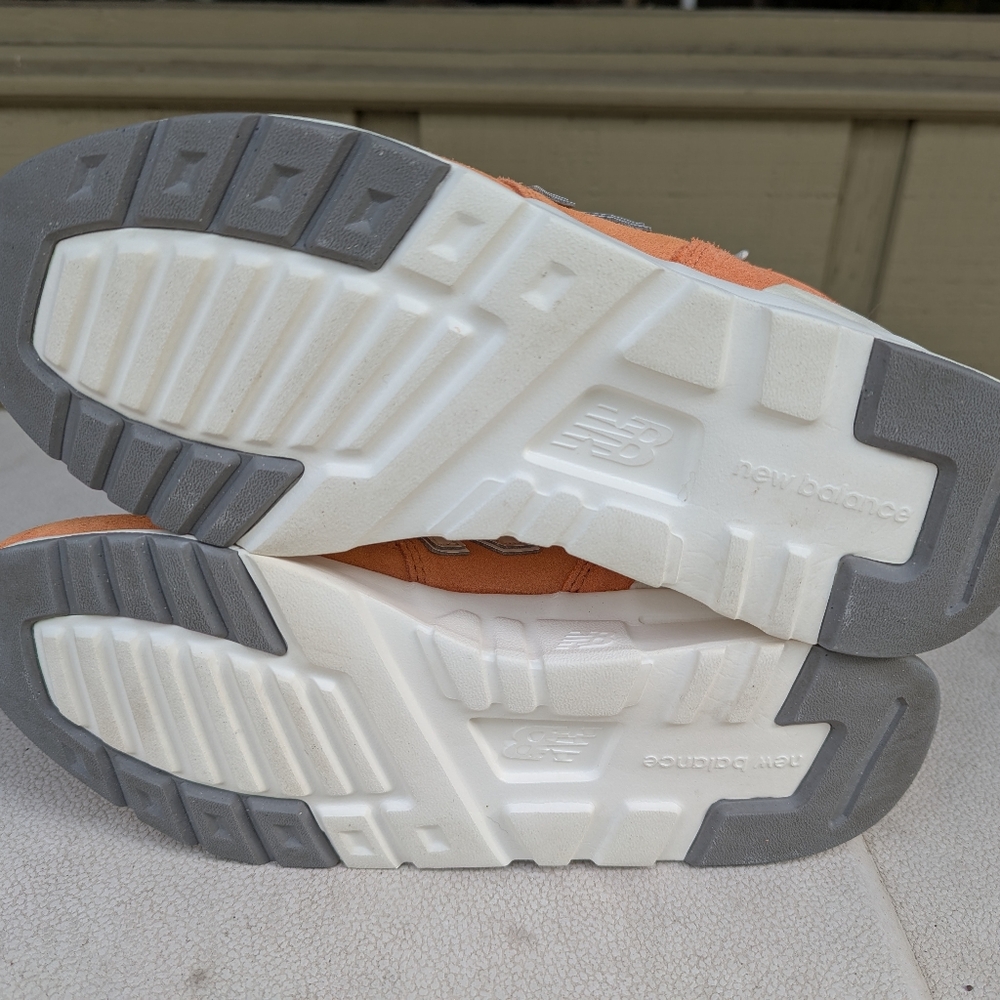 New Balance Sneakers, Women's 8.5 or Mens 7, Orange Jogging Shoes - Picture 6 of 11